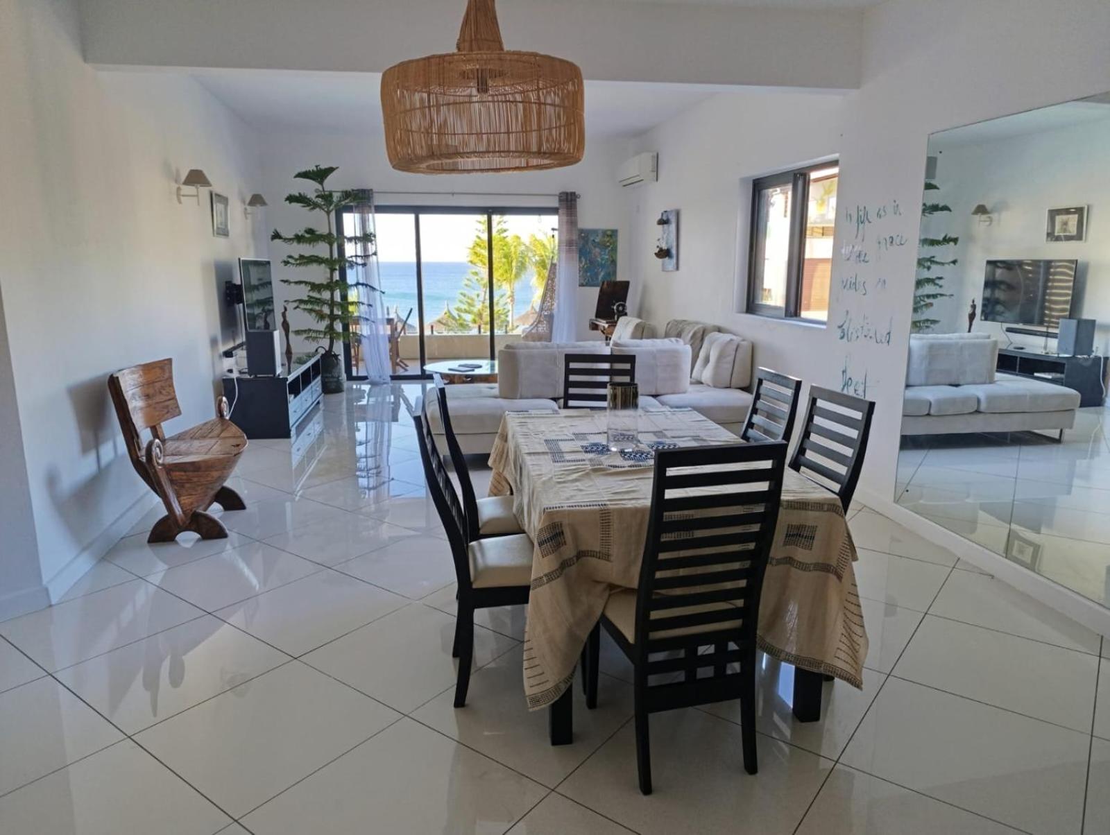 Magnificent Sea-View Apartment Flic en Flac Exterior photo