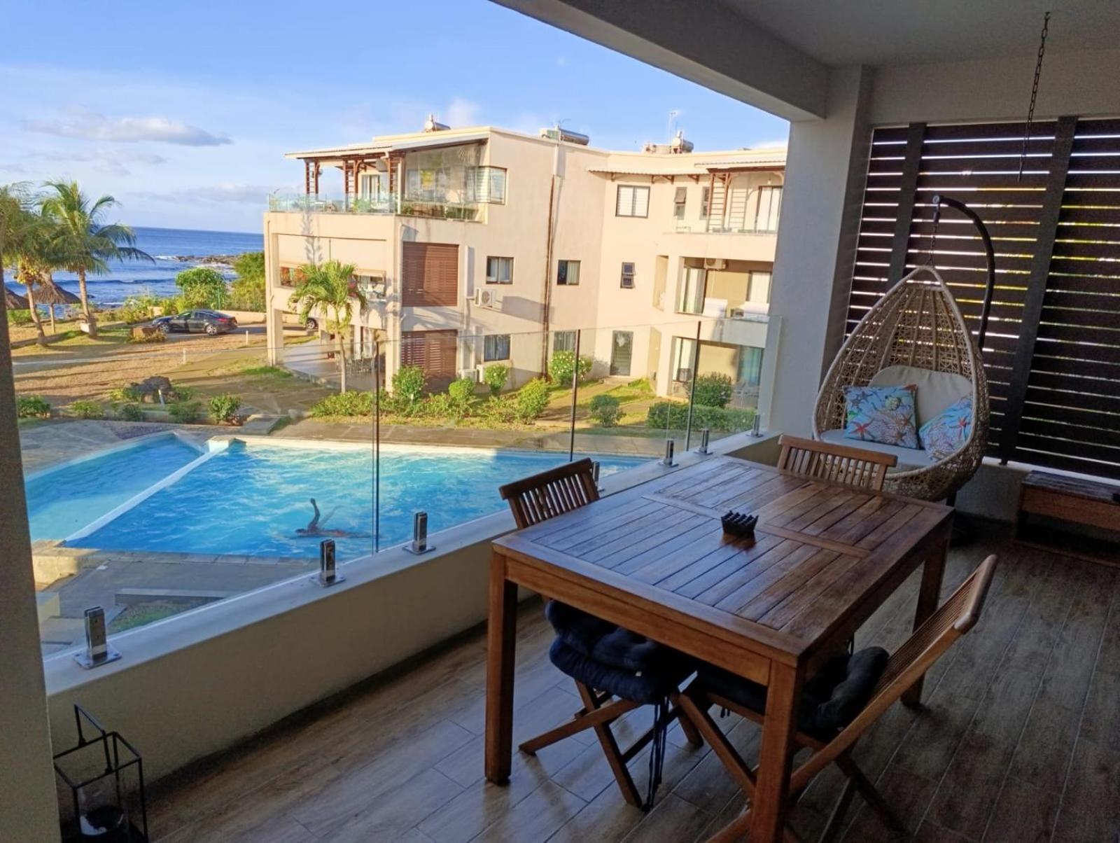 Magnificent Sea-View Apartment Flic en Flac Exterior photo
