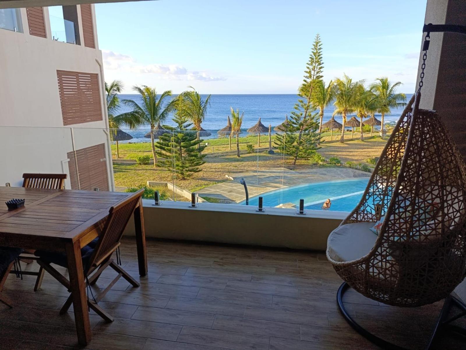 Magnificent Sea-View Apartment Flic en Flac Exterior photo